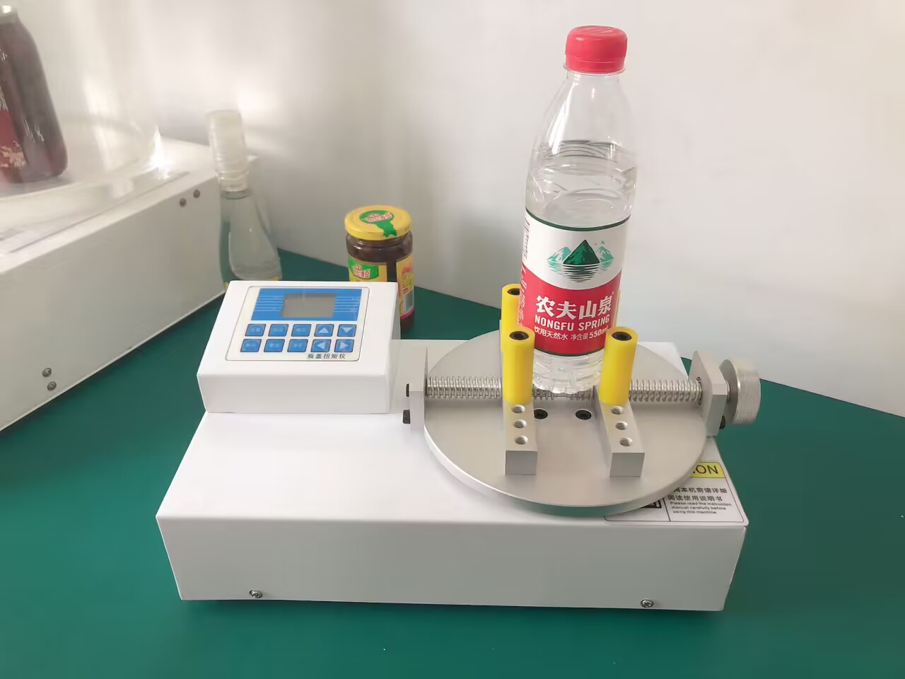 ����ƿ�ǿ���Ť��������